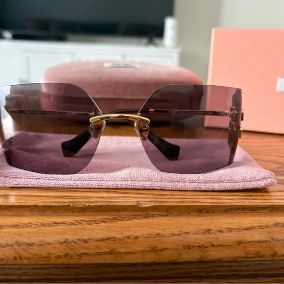 Miu Miu Sunglasses - Picture 5 of 8